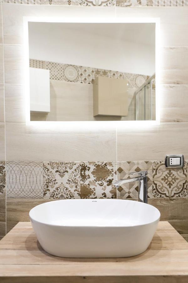Cozy Apartment In Piazza Cavour By Wonderful Italy Napoli Exterior foto
