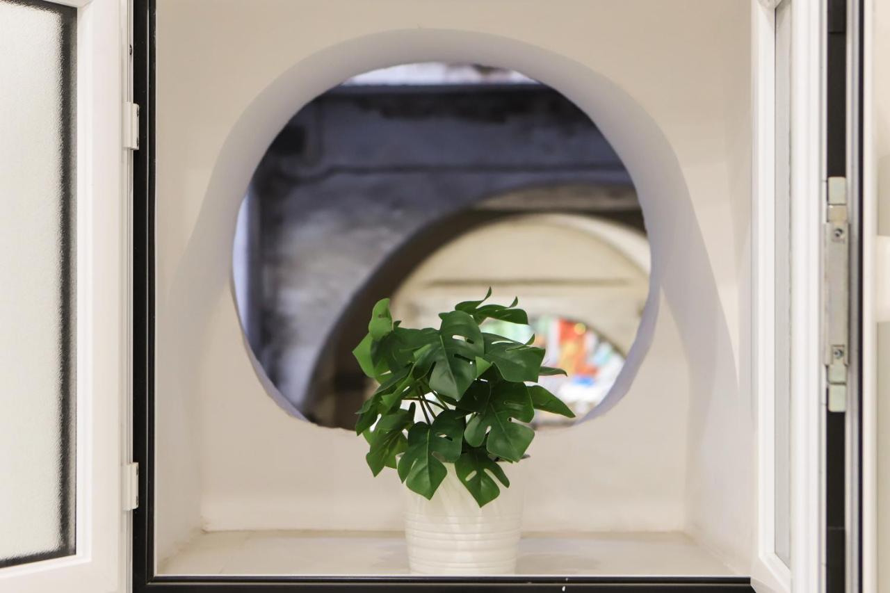 Cozy Apartment In Piazza Cavour By Wonderful Italy Napoli Exterior foto
