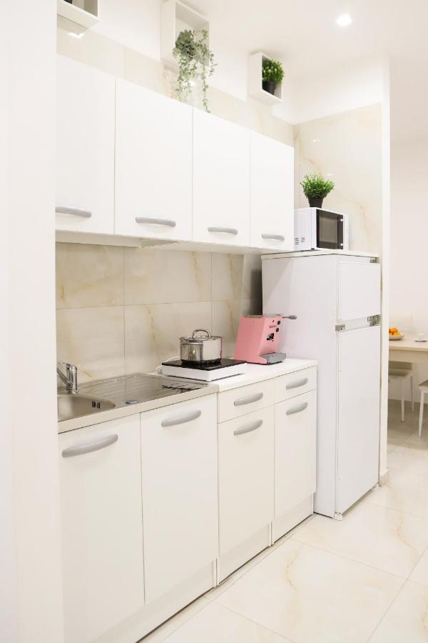 Cozy Apartment In Piazza Cavour By Wonderful Italy Napoli Exterior foto